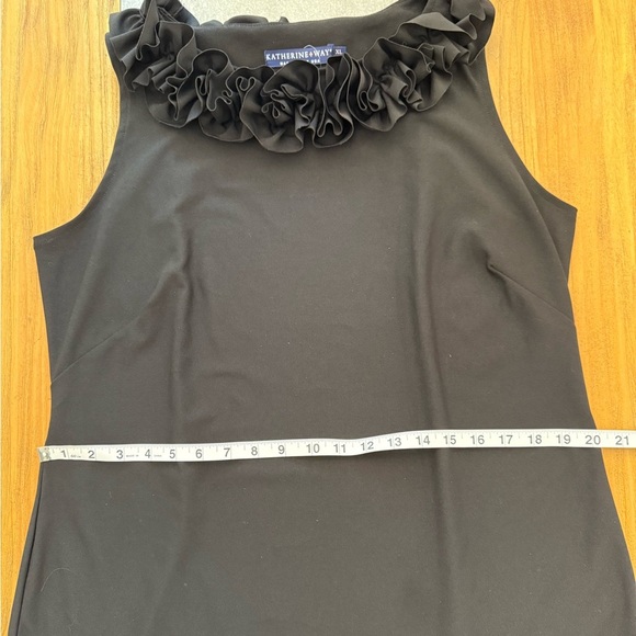 Katherine Way Black Rose Ruffled Neck Sleeveless Stretch Performance LBD Large - Picture 8 of 9